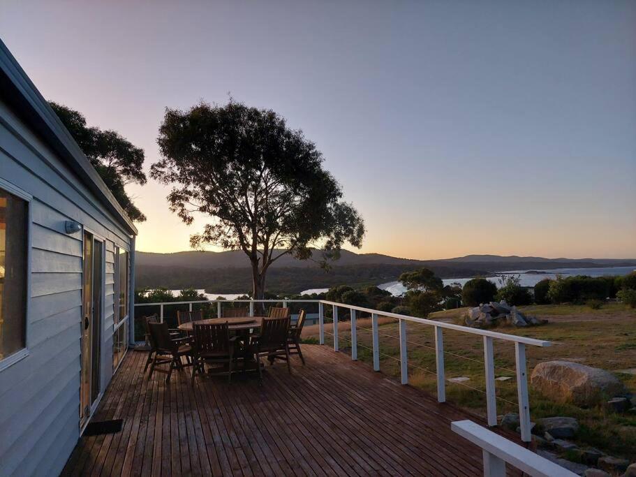 Old Salty Villa Binalong Bay Exterior photo